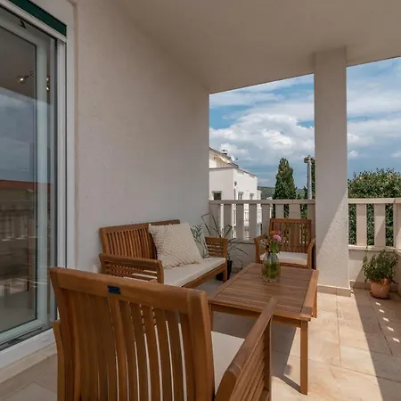 Apartment Modern Sinisa, With Terrace Trogir