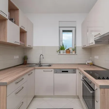 Modern Sinisa, With Terrace Apartment Trogir