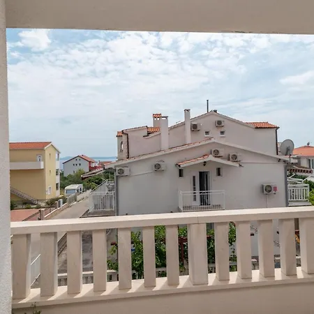 Apartment Modern Sinisa, With Terrace
